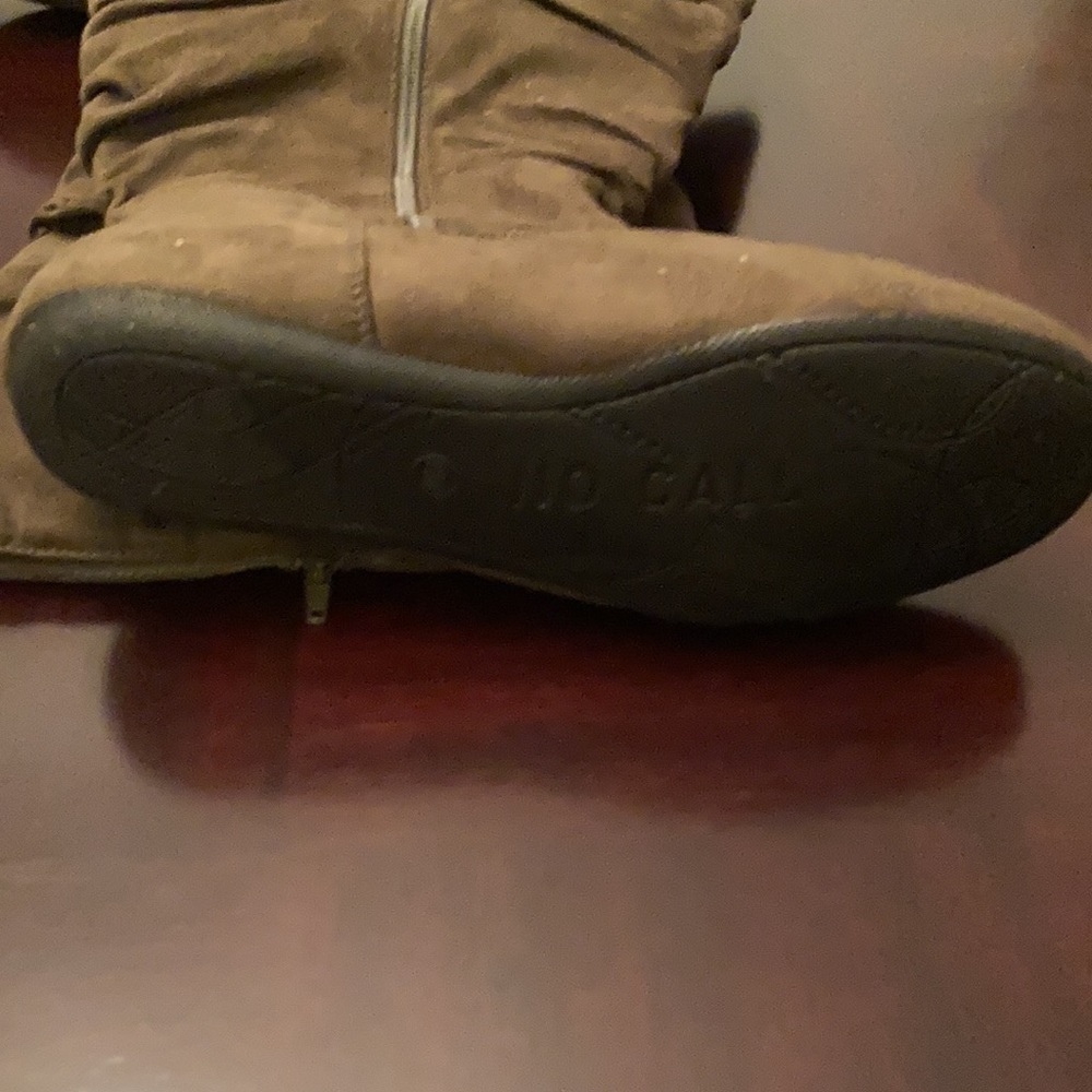 Boots - Picture 2 of 3